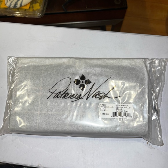 BNWT Patricia Nash Wallet Genuine Leather in Brown and Red Plaid - Picture 6 of 7